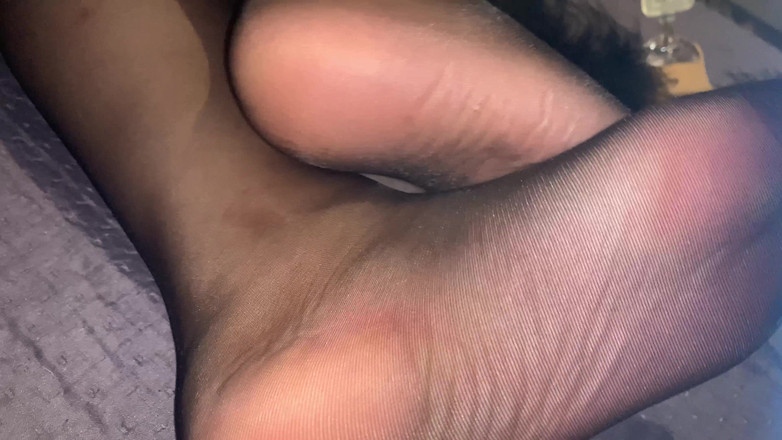 CoppiaCollant: Piedi in collant neri per masturbarsi e sborrare