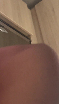 상사가 저항할 수 없는 거대한 엉덩이의 라틴계 여자 메이드