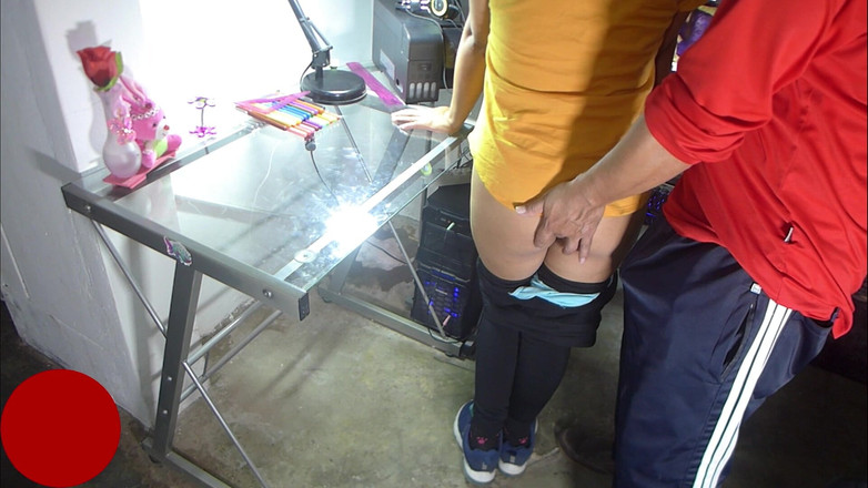 Ali Precio: 포르노를 보면서 후장 따먹히는 어린 학생