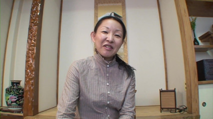 Asiatiques: O fată asiatică păroasă a vibrat tare