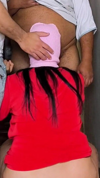 Sesso di gruppo egiziano: 2 amici fanno sesso con la moglie del loro amico mentre lui è al lavoro