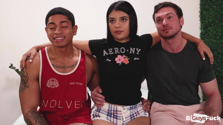 Bi Guys Fuck: Leon Foreman prend une bite de qualité armes par Andy...