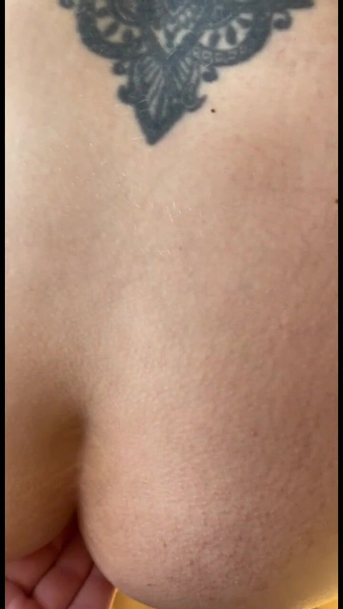 JuliaAerelius: 俄罗斯熟女性交和射在嘴里