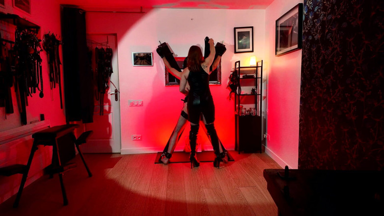 InannaJustice: Inanna Justice's Dance of Disciplinei: Când Flogger-ul meu cântă, tu...