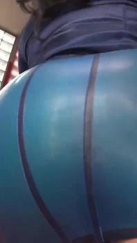 Latexový těsný mini x bičem stehenní práce