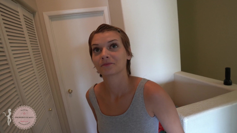 Katie Diggs: Tamirci adam kompozisyon için ağzına boşalıyor