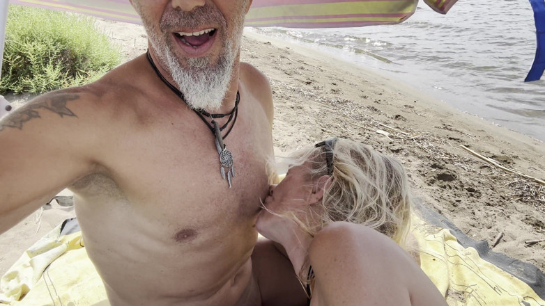 Cristina Sauvage: Pancutan mani di mounth - blowjob di pantai - berapa lama anda...