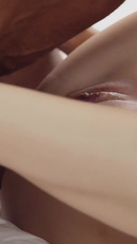 Novia Perfecta Bee De Suerte Necesita Un Orgasmo a Primera Hora De La Mañana