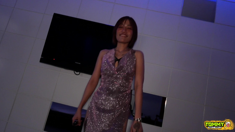 AsianSex: MILF Asia kecil molek: ghairah selepas parti dan creampie