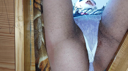 Mirsur: Cewek seksi rambut cokelat lagi asik celana ketatnya