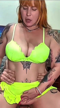 Latina obraznică care face sex cu vecina ei a luat spermă în fundul ei mare