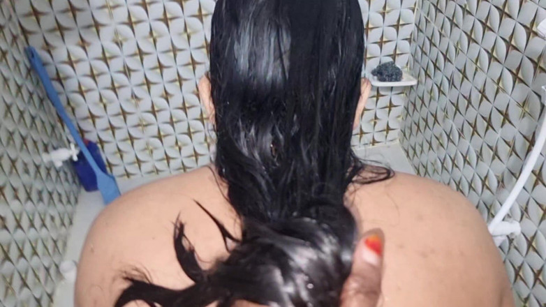bdboygirl69: 화장실에서 샤워하는 인도 마누라.