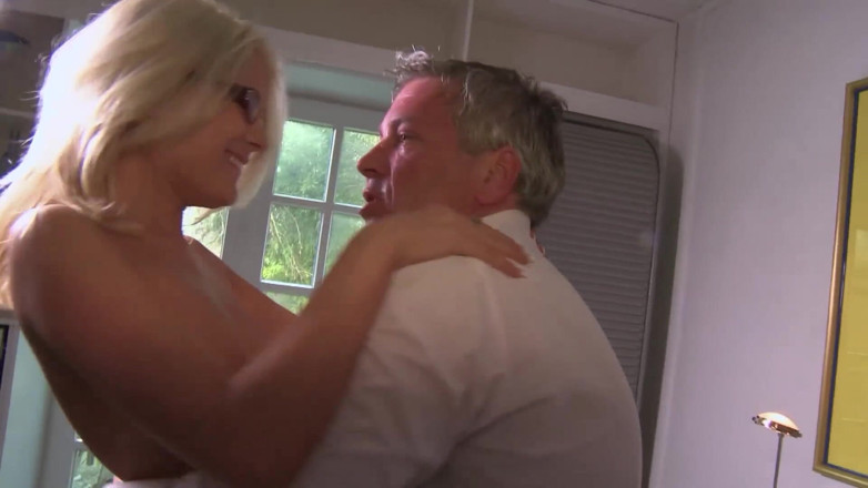 Deutschland Porno X: ภรรยาเหงาจากบ้านข้างๆ มาเย็ดกันมันส์ๆ