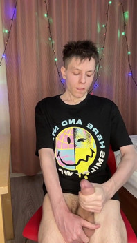 Quick Dorm Jerk Makes 23cm Cock Squirt Everywhere