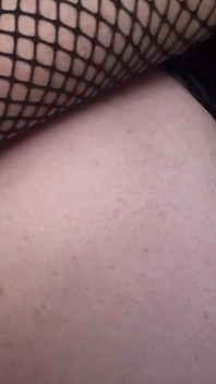 Patética Cross Dressing - Maricas Cadela Trisha Trash Enche Sua Bunda De Plug Anal E Chupa Um Enorme Vibrador até Ela Gozar