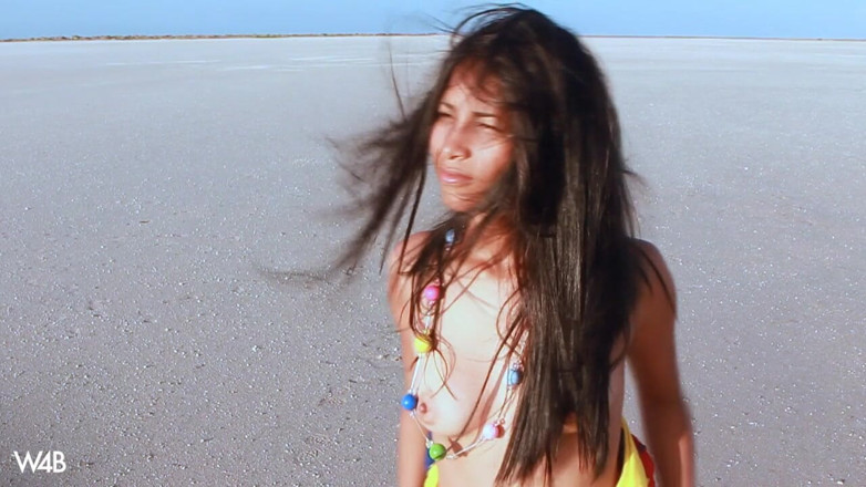 Watch4beauty: Latina Solo