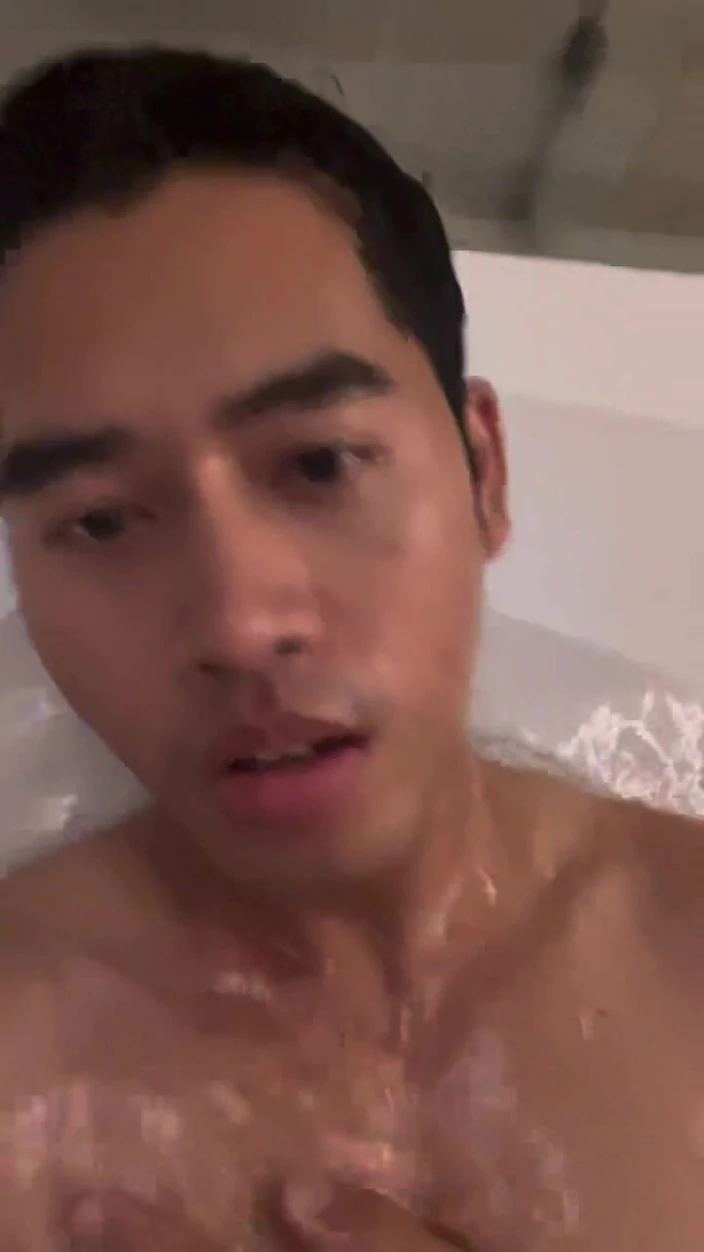 Apichat Booncharoen: Take Me to U Hand