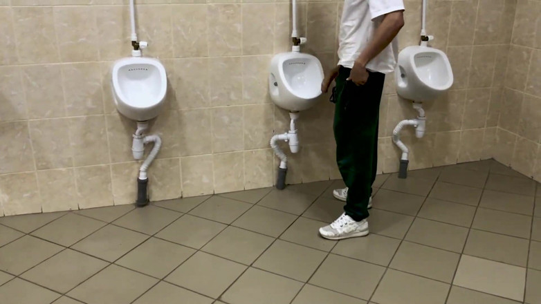 Extremalchiki: 공중 화장실 게이 섹스