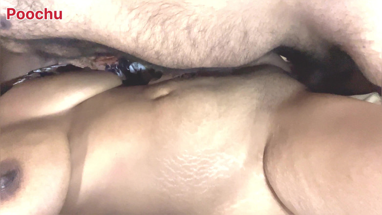 Poochu: Desi indická vigours vesnická přítelkyně se sama nahrává během šukání
