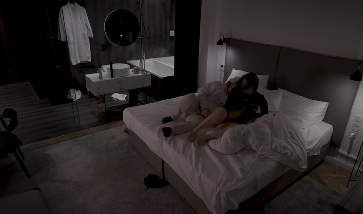 DedeDeville: Geil, Stiefmutter Teilt Bett, Im Hotel, Mit Stiefsohn Nach Der...