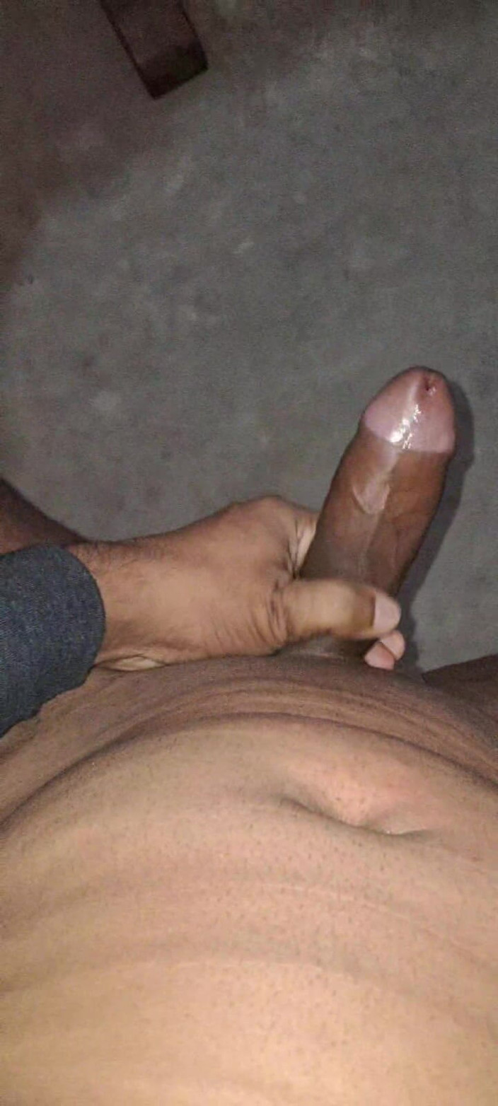 Rajveer Bhumihar: Indický mladík leží na posteli a honí ho