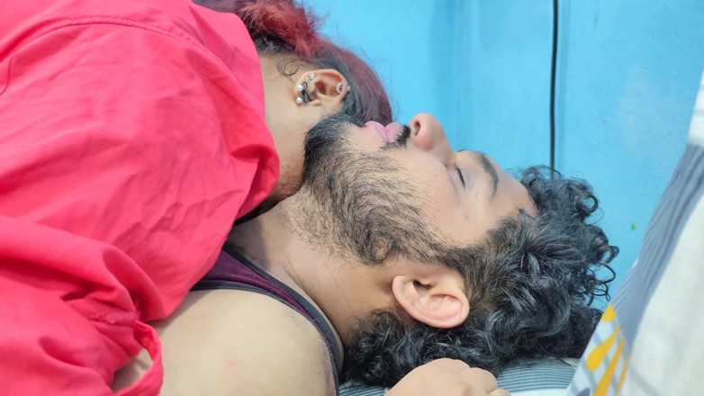 Vaigavarun45: Une fille embrasse un garçon et romance torride
