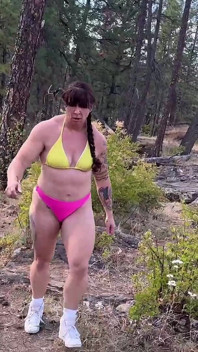 Мускулистая мамочка Wilderness Wedgie