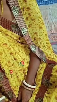 Kakak ipar india menelepon abang tirinya ke kamarnya untuk waktu suaminya lagi nggak di rumah. Kakak ipar india sama abang tirinya-i
