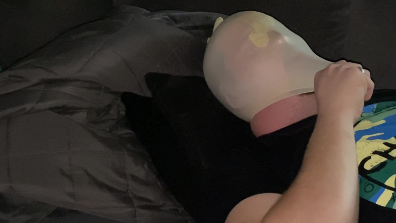 ButHoleDildoLover: Mein drittes atemspiel - ich blase meine latexhandschuhe