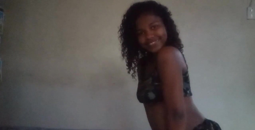 Minayi: Kostum Pengawal Seksi Sangat Pendek Pada Saya