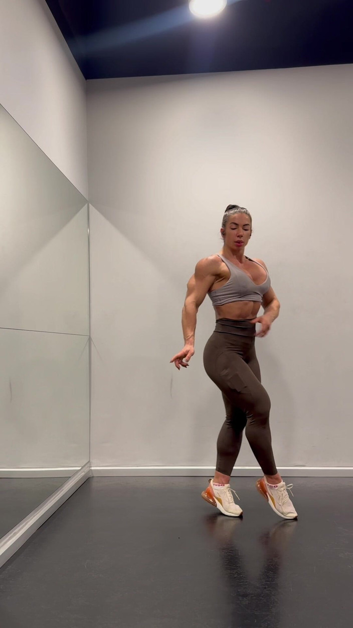 Alesyamuscledoll: Měkké linky. Tvrdá pravidla.