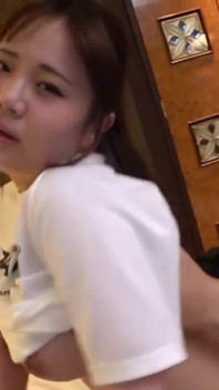 丰满美女的第一次狂野3p冒险无码 - 第2章