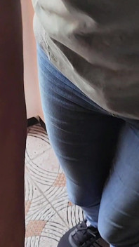 Curvă căsătorită Vecină flămândă de spermă vine și îmi oferă o muie neglijentă