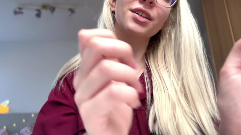 Goddess_Bella_Rae: Zlá dívka tě trestá lechtáním Asmr