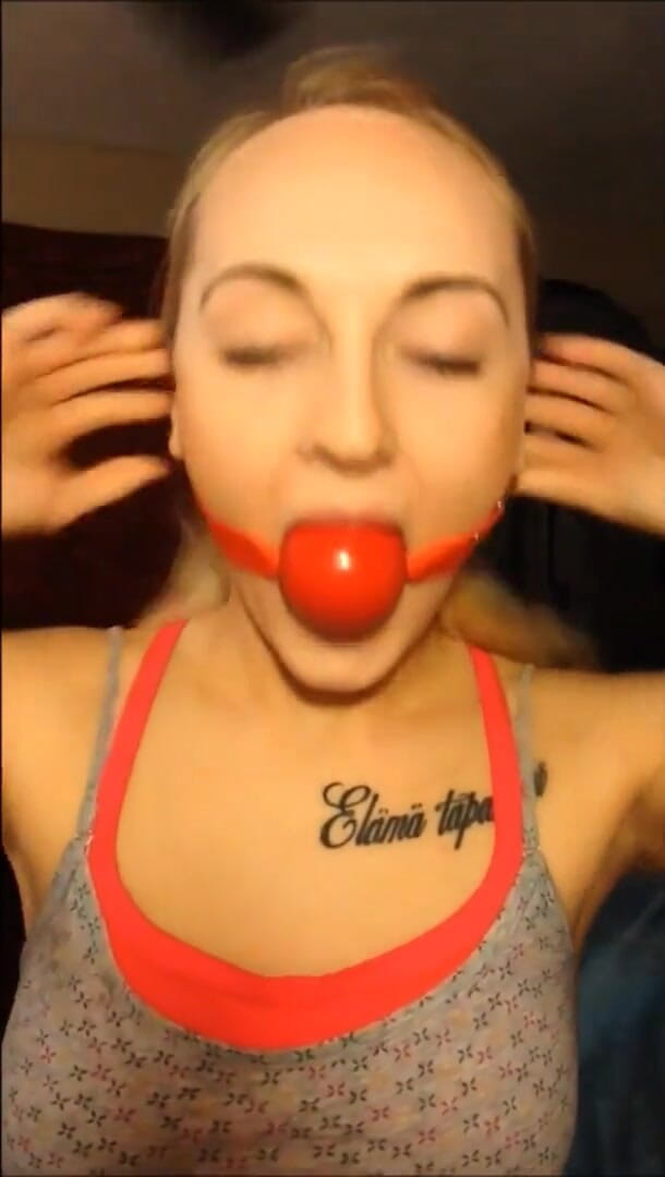 Selfgags classic: Eu sou seu segredinho amordaçado!