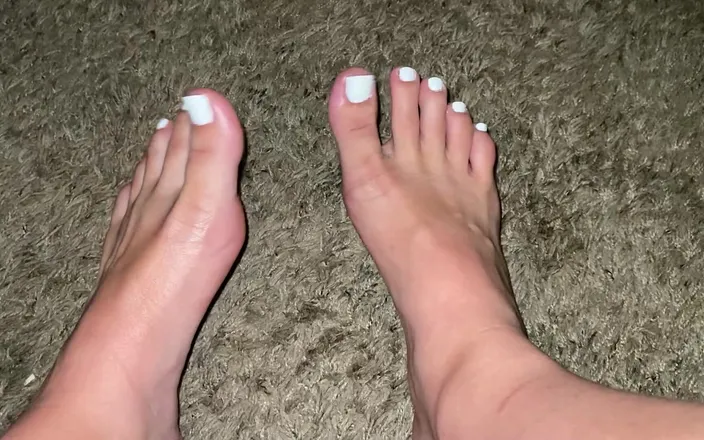 footivities: Painting My Long Toes White