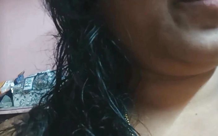 Telugu fuckers: Tami ponnu在浴室自然美性感的嘴唇