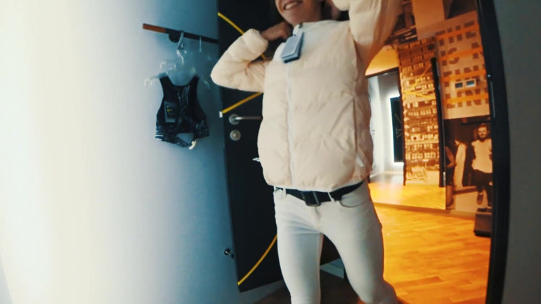 Mia Bandini: Il nostro sesso amatoriale all'aperto nel fitting