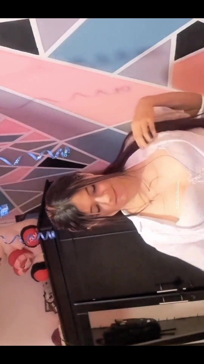 Studiotony: Deze rondborstige stiefmoeder houdt van vreemdgaan en neuken met mannen (Casero...