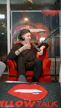 Aaron Vankampen, magnat de Tiktok, devient bizarre dans des manoirs !