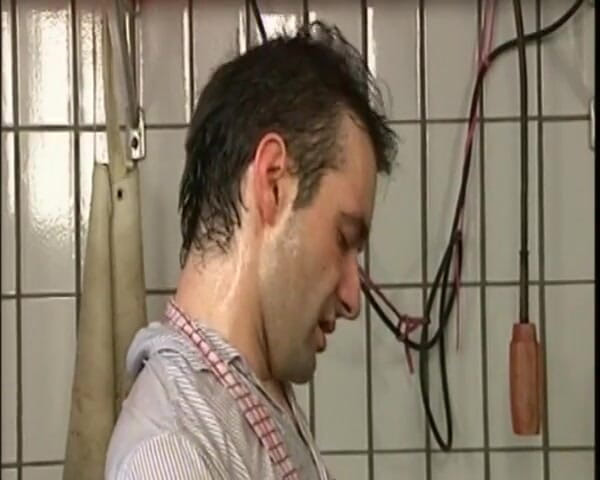 Piss Lover: Špinavé chcací děvky jsou promočené ve zlatých sprchách na obličeji