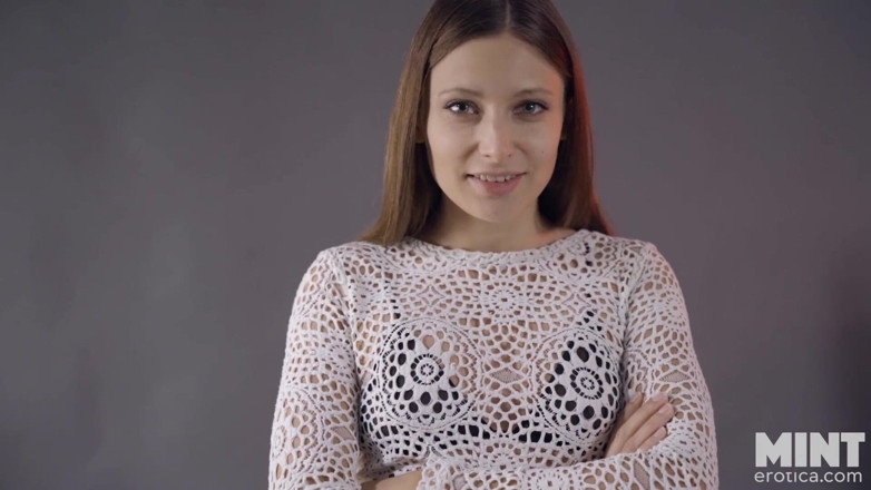 Talia Mint: Je te fais me branler en punition