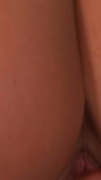 美丽肛交场景 2 穿着内裤的性感黑发女郎lauryn may喜欢被大鸡巴插菊花并高潮