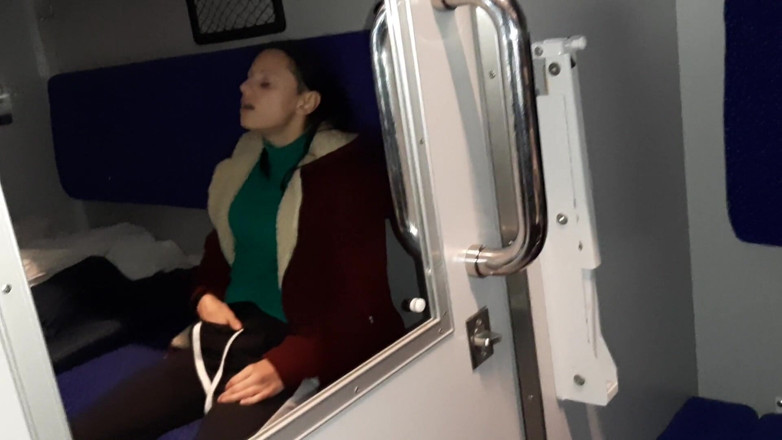 Lesbian-candys: Nieznajomy i kolega podróżnik, a ja orgazm w przedziale kolejowym -...