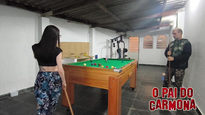 OPaidoCarmona: ゲーム内で痩せた女の子を裸で放置する