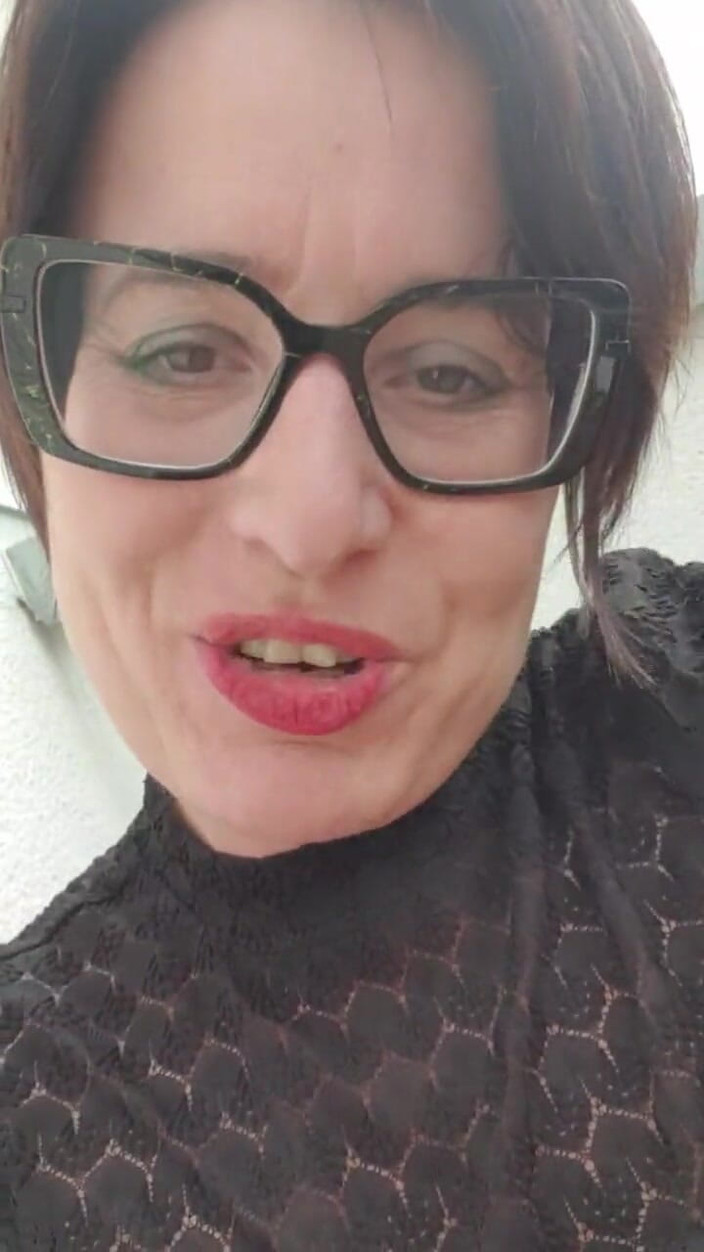 JulieEroticDress: 타이거 연고와 야외 시링