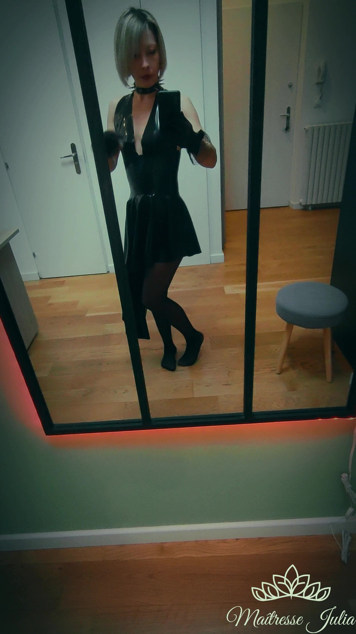 DeesseJulia: Baju baru dengan baju lateks! Mistress Julia