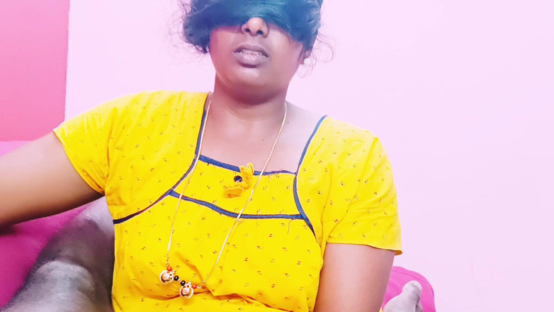 Telugu honey lips: भारतीय सुंदर नौकरानी घर के मालिक छोटे लंड को चोद रही है, तेलुगु गंदी बात करती है।