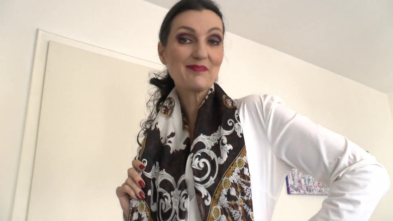 Lady Victoria Valente: Показ мод с шелковыми шарфами, JOI, Леди Виктория Валенте