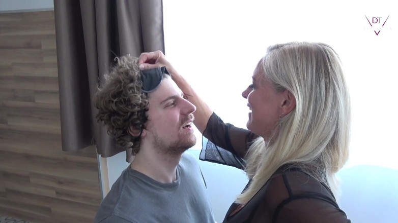 Dirty Tina: ของขวัญ MILF!